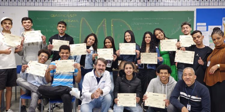 Em parceria com o Estado, Cotia forma 1º turma do curso de Marketing Digital