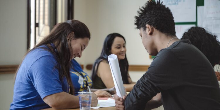 Sábado (1º/11) tem Mutirão do Emprego com mais de 700 vagas para Auxiliar de Logística