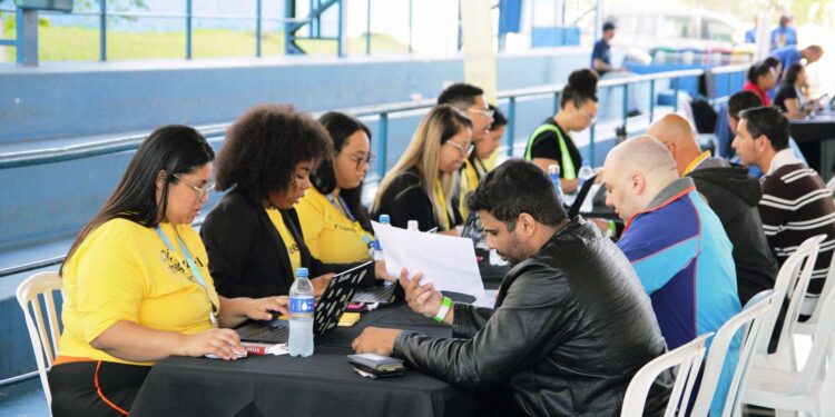 Mais de 1.100 pessoas passaram pelo Mutirão do Emprego no último sábado, 1º