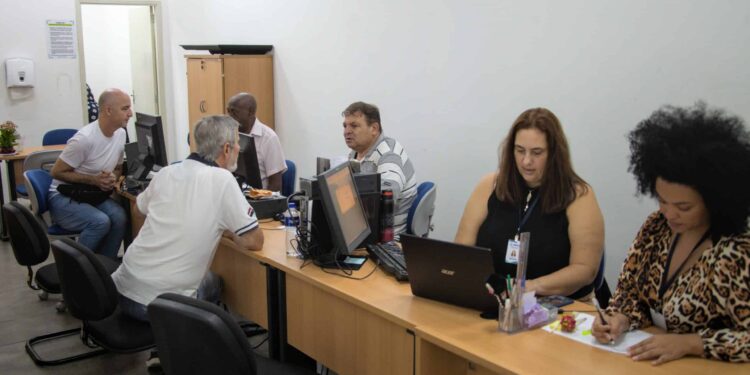 PAT Cotia divulga dezenas de vagas de trabalho abertas para até o dia 7