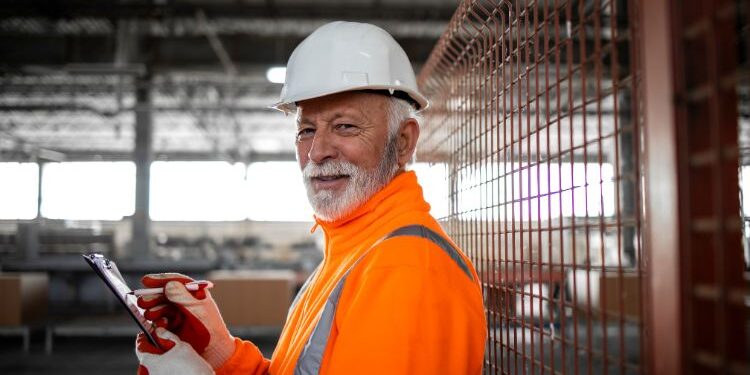 Cotia adere ao programa Trampolim 60+ e lança primeiro curso gratuito para idosos