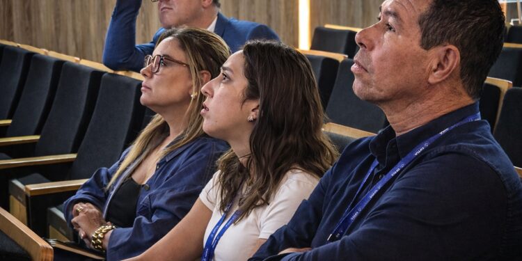 Prefeitura e Enel discutem ações para reduzir apagões em Cotia