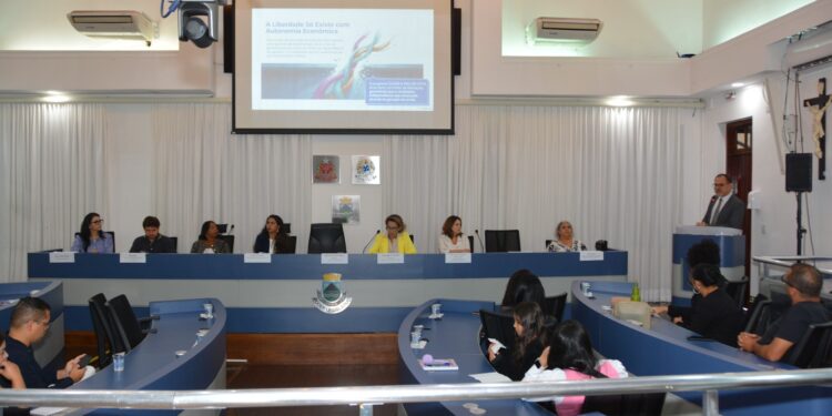 Cotia começa a redesenhar caminhos de inclusão com fórum da empregabilidade