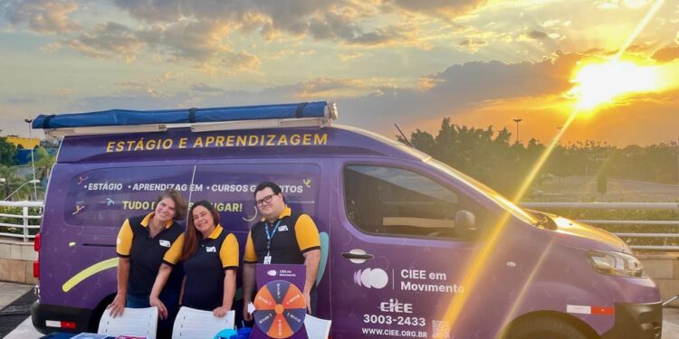 Parceria entre Prefeitura e CIEE leva orientação e oportunidade de estágios para estudantes de Cotia