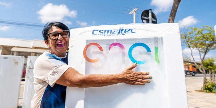 Parceria entre Enel e Prefeitura vai trocar geladeiras antigas de cotianos por novas
